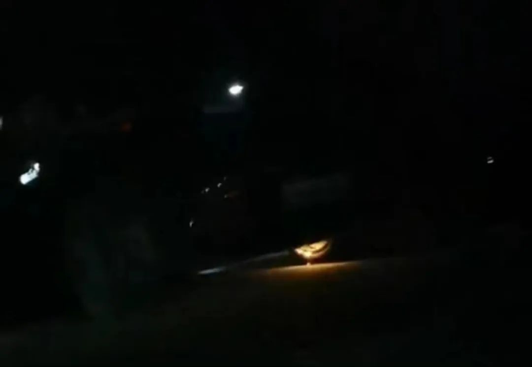 DƬ
